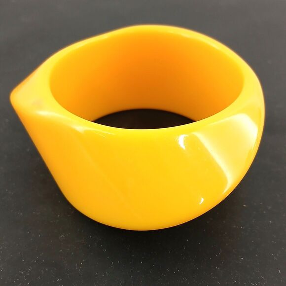 Vintage Chunky Yellow Bakelite Bangle Bracelet 2.5” Abstract Design - Picture 7 of 12